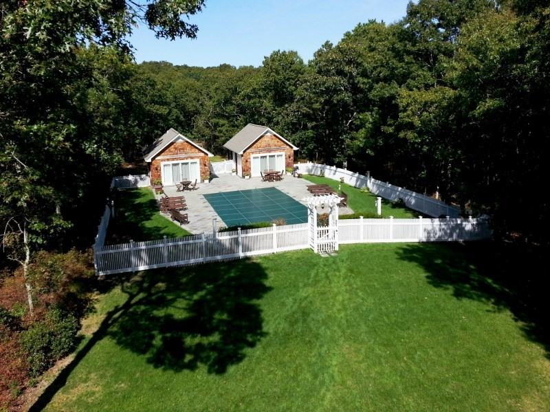 421 Edge of Woods Rd - Photo 3 of 13