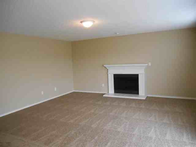 845 Fairview Dr - Photo 3 of 12