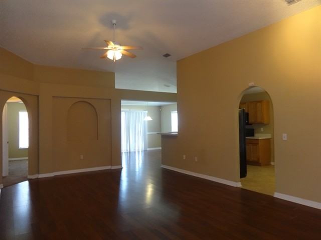2912 Stonegate Ln - Photo 3 of 12