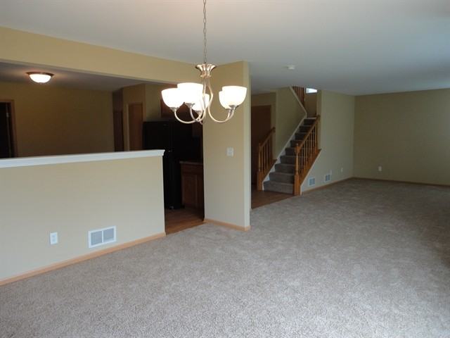 607 Meadow Ln - Photo 2 of 11