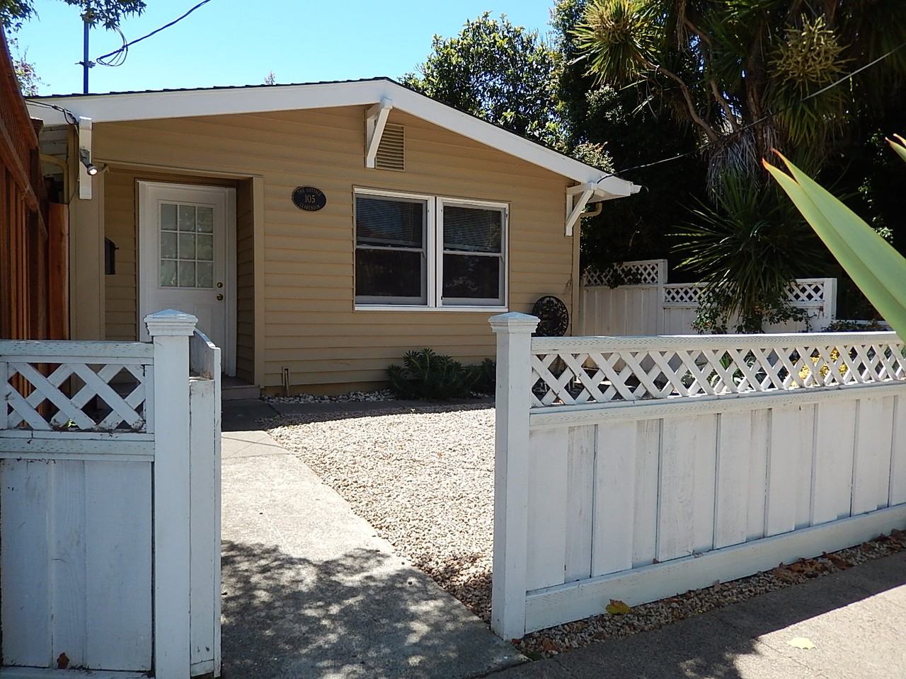 105 Clarendon Road - Photo 2 of 23