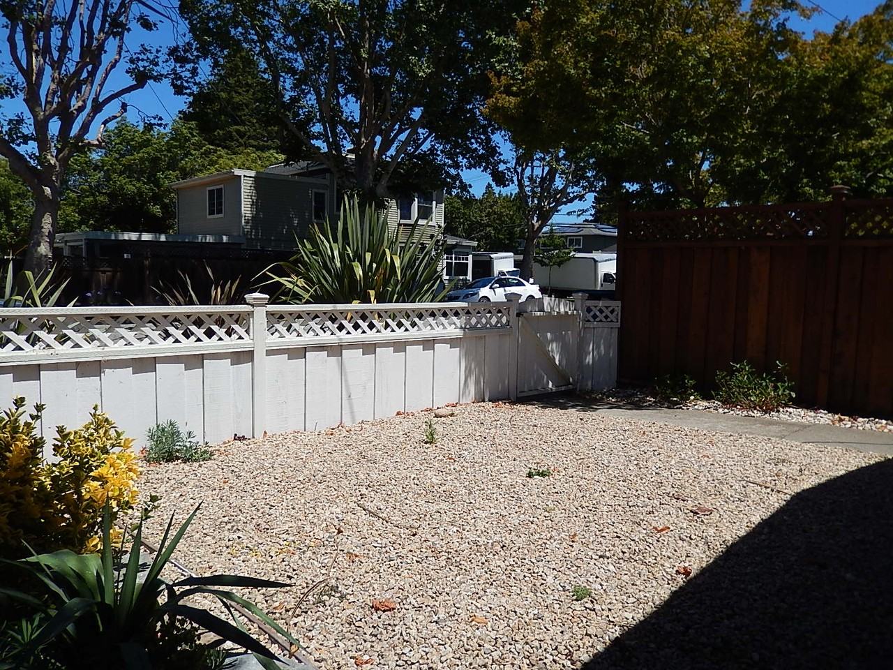 105 Clarendon Road - Photo 3 of 23