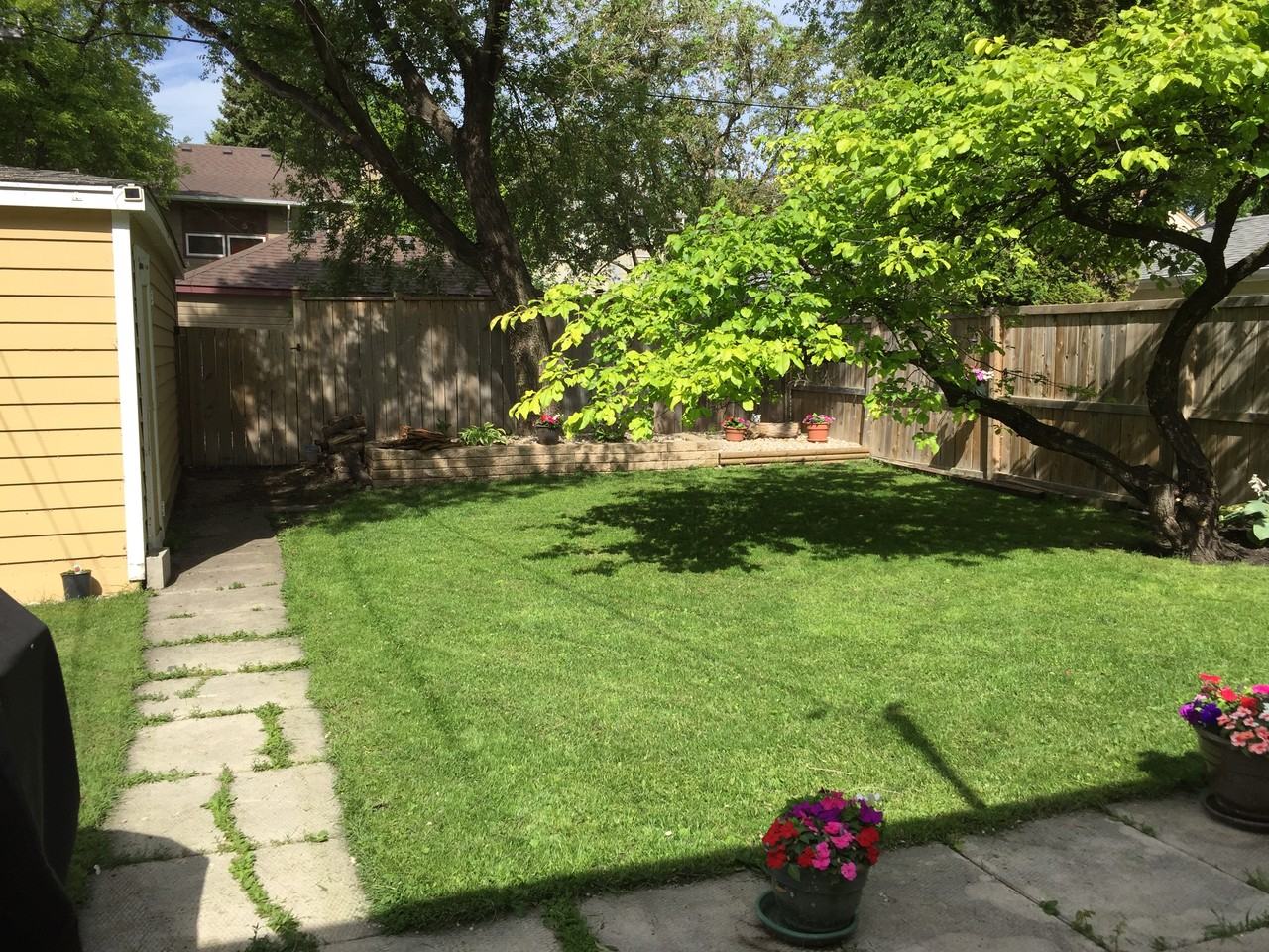 439 Niagara Street - Photo 2 of 6