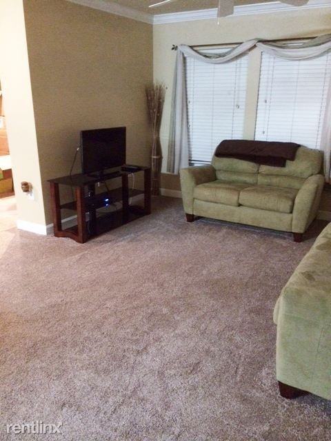 18163 Bridle Club Dr - Photo 3 of 10
