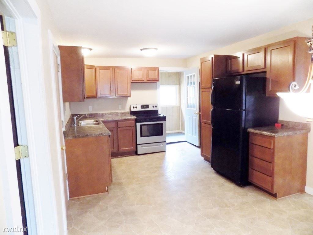 308 E Knight St - Photo 2 of 10