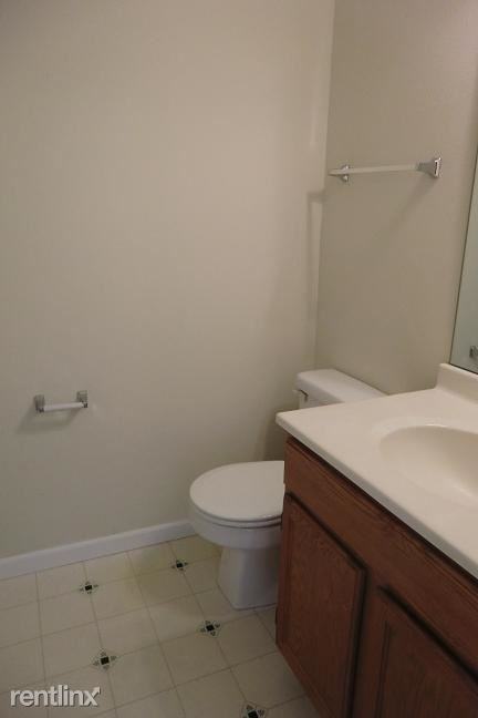 819 Woods Edge Dr - Photo 2 of 10