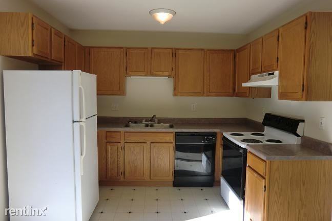 819 Woods Edge Dr - Photo 3 of 10