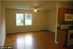 109 Holmes Ct - Photo 2 of 9