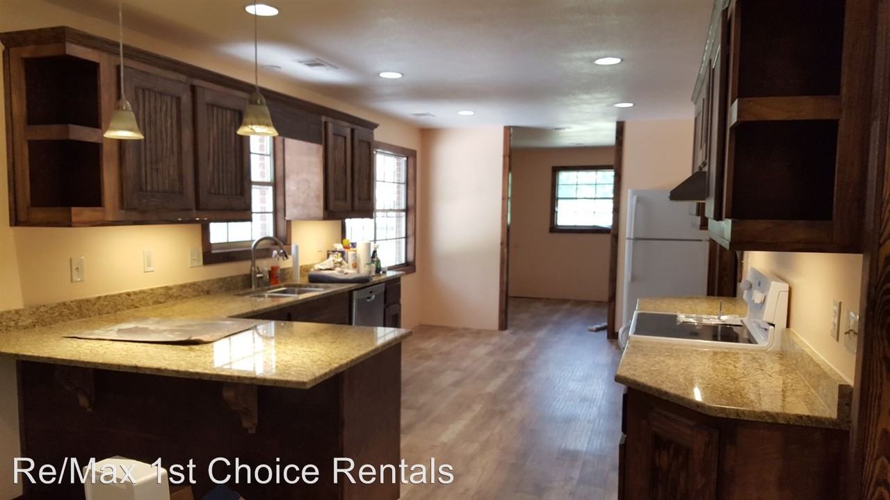 83 Poplar St - Photo 3 of 4