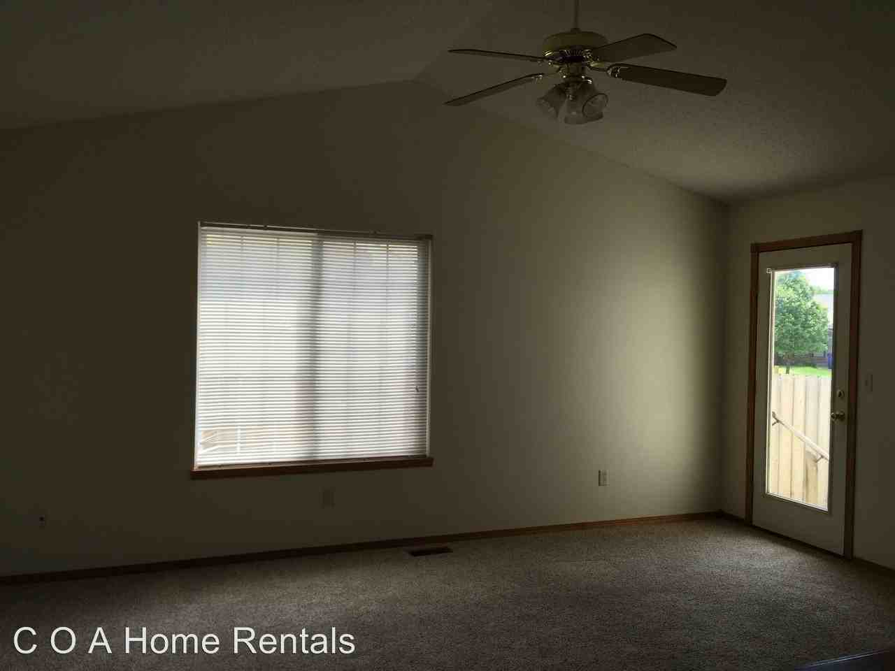 9055 Park Rd - Photo 2 of 7