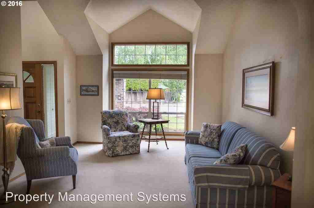 10728 SW Kent St - Photo 3 of 20