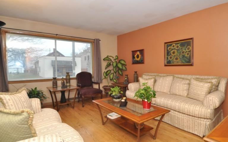 3819 E Pulaski Ave - Photo 2 of 13