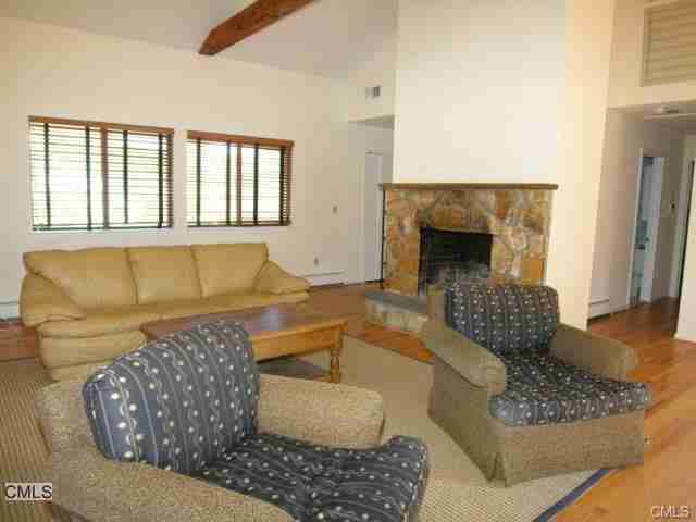 320 Compo Rd S - Photo 3 of 13