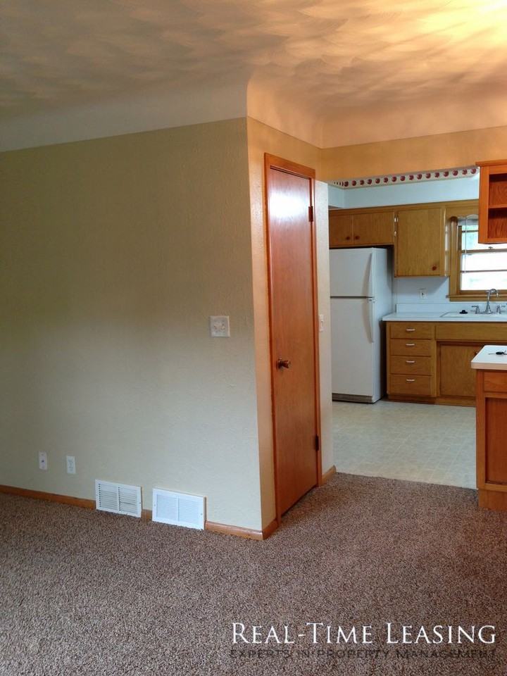 1928 Nokomis Ave - Photo 2 of 14