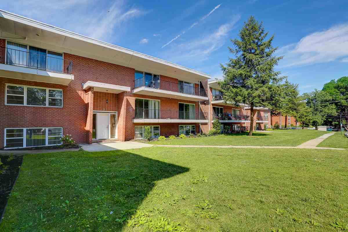 3503 Clarks Ln #3FF - Photo 3 of 39