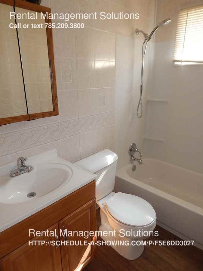 123 SW Roosevelt St - Photo 3 of 6