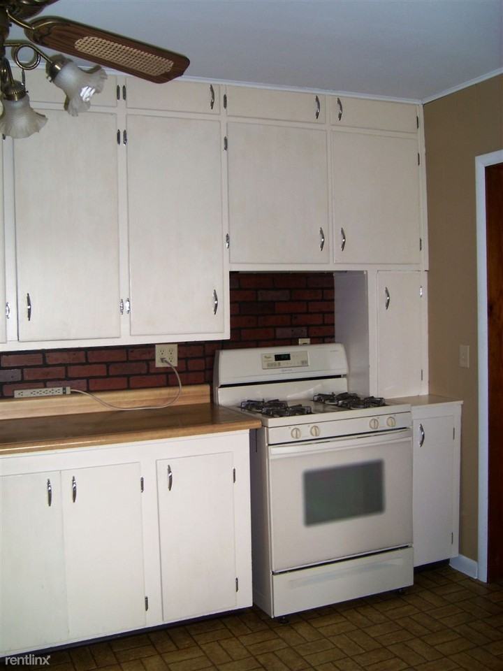 7840 Tuttle Rd - Photo 2 of 10