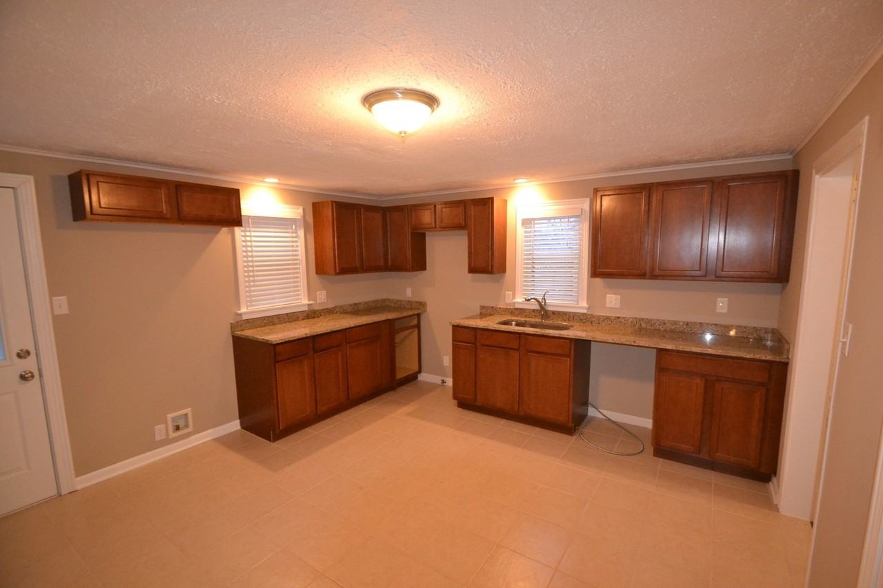 835 Garfield Ave - Photo 3 of 7