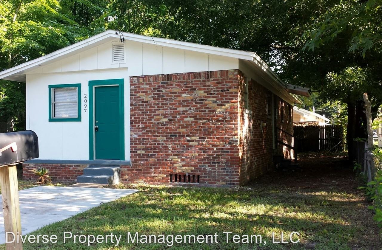 2097 Baldwin St - Photo 2 of 18