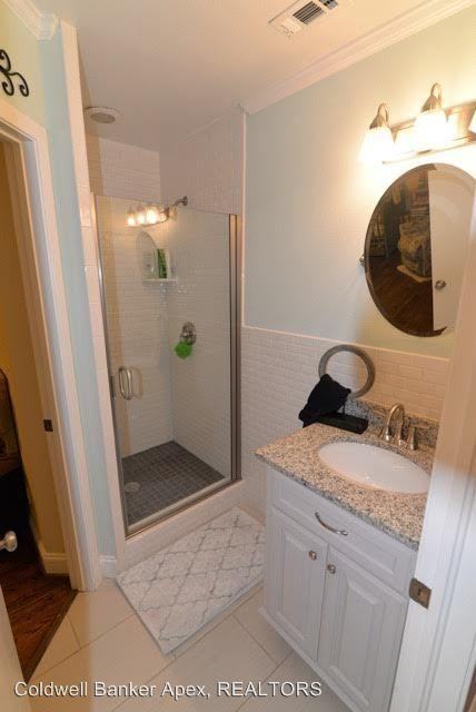 6445 Glennox Ln - Photo 3 of 6