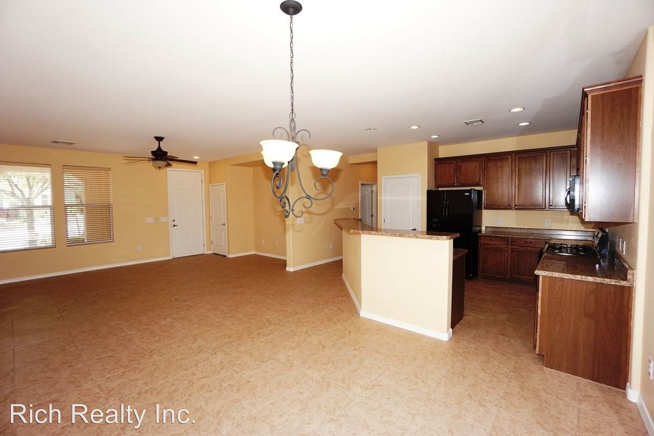 17068 S Mesa Shadows Dr - Photo 3 of 7