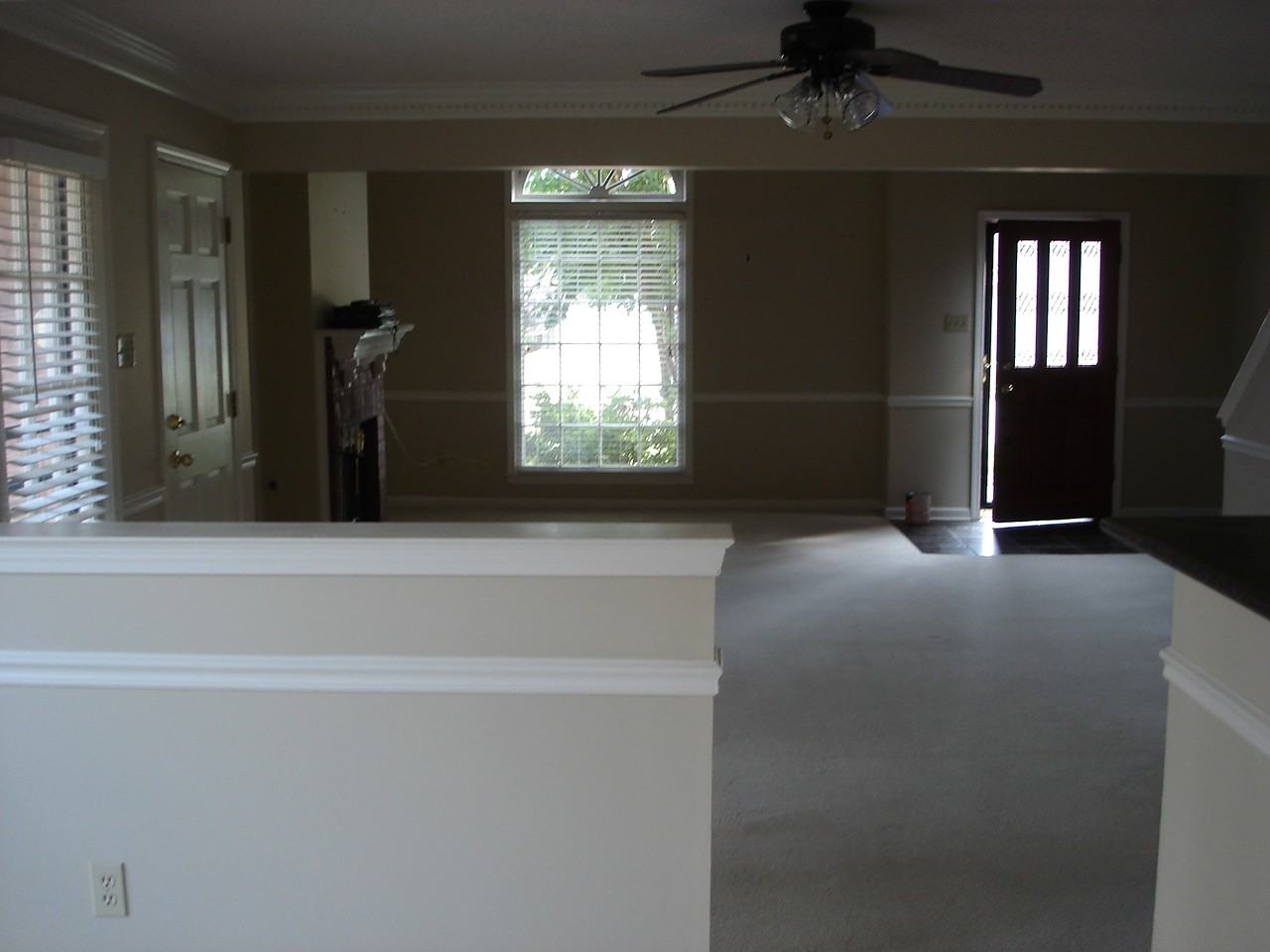 4011 Rolling Green Dr - Photo 3 of 4