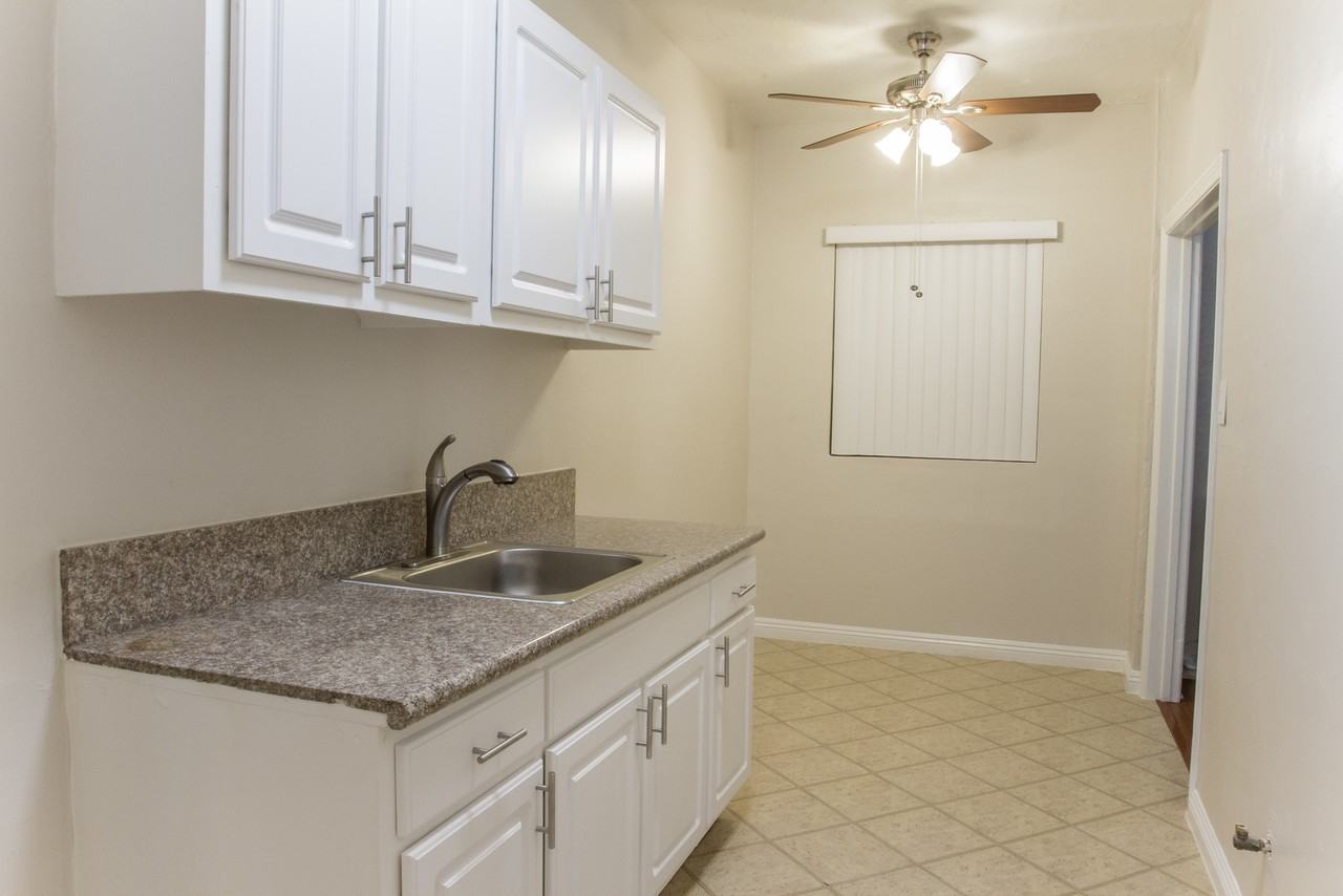 437 North Ardmore - Photo 2 of 16