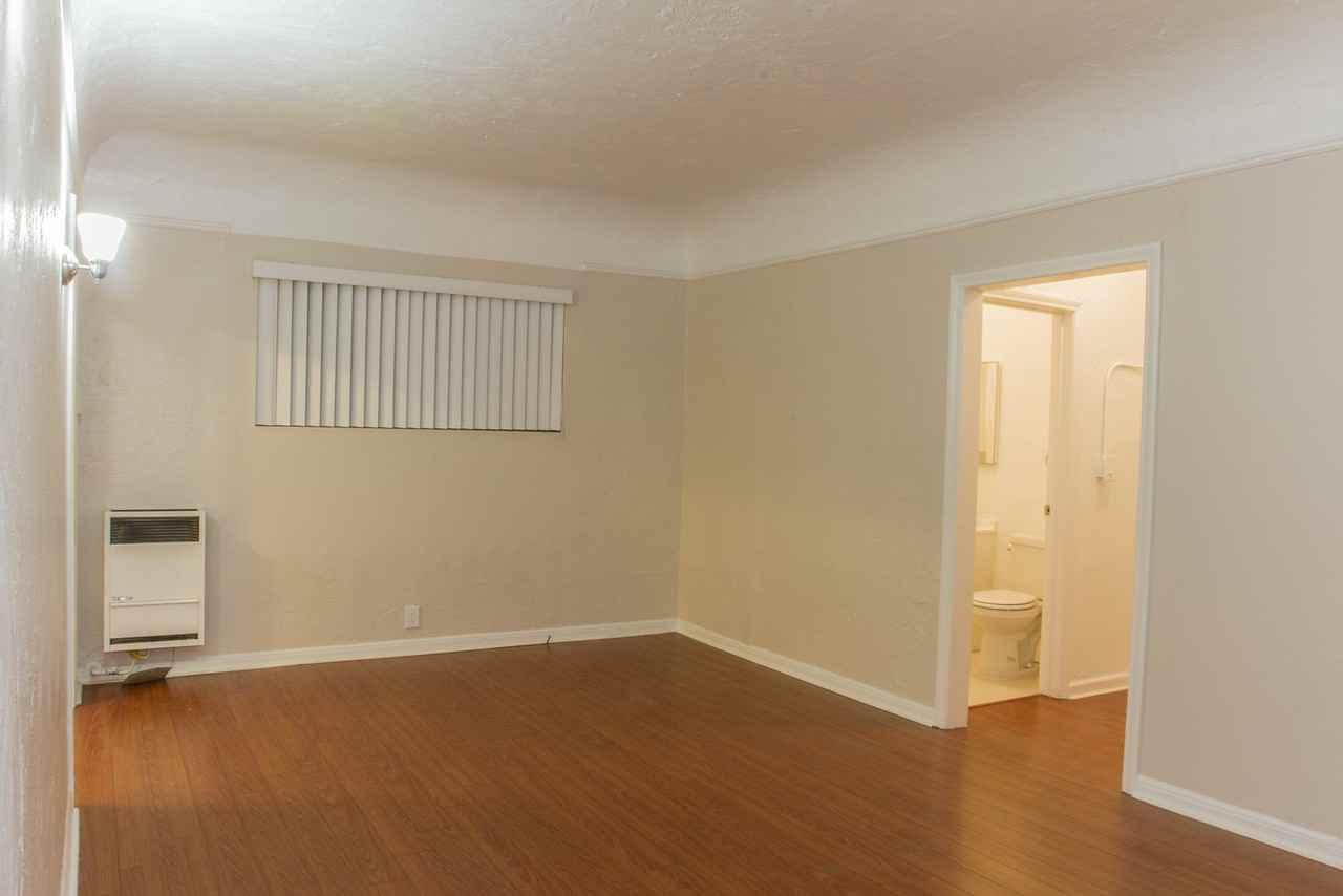 437 North Ardmore - Photo 3 of 16