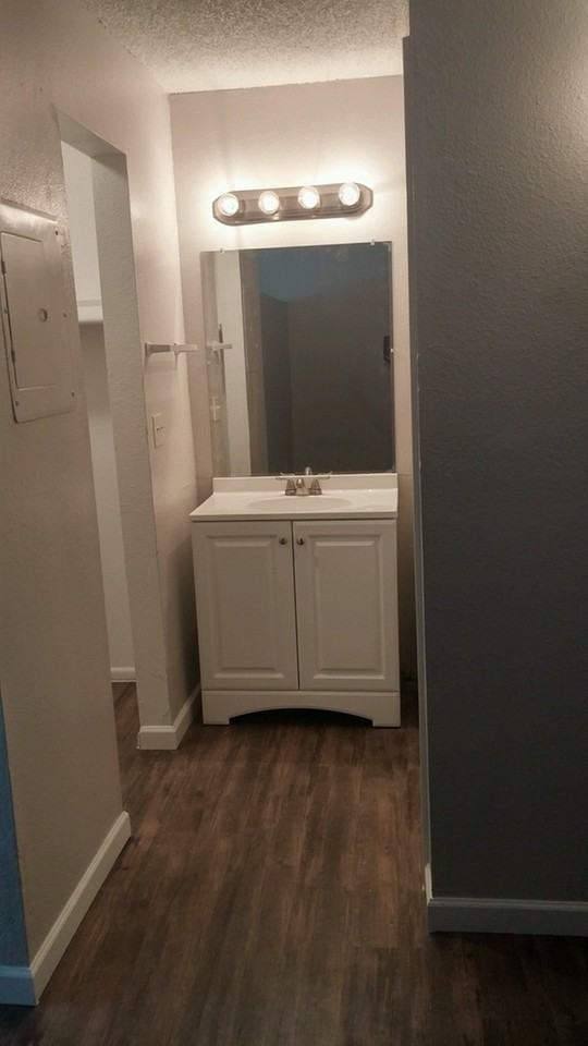 East Pointe Apartments - Photo 2 of 4