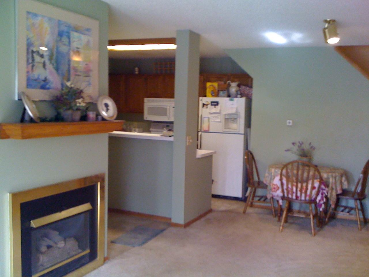 2569 Lockwood Dr - Photo 2 of 5