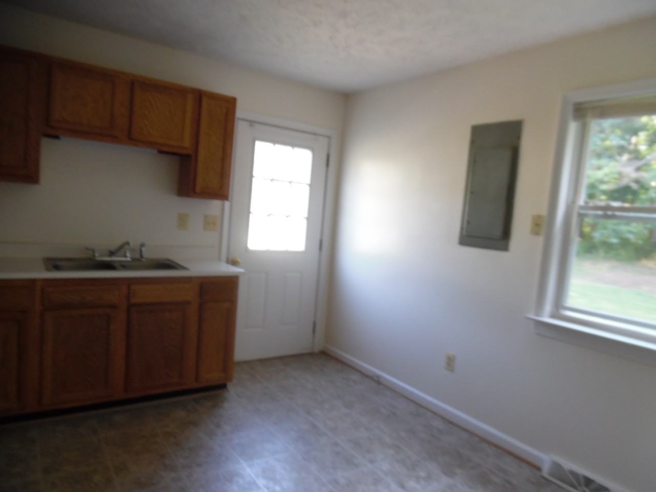 9569 Roys Ln - Photo 3 of 12