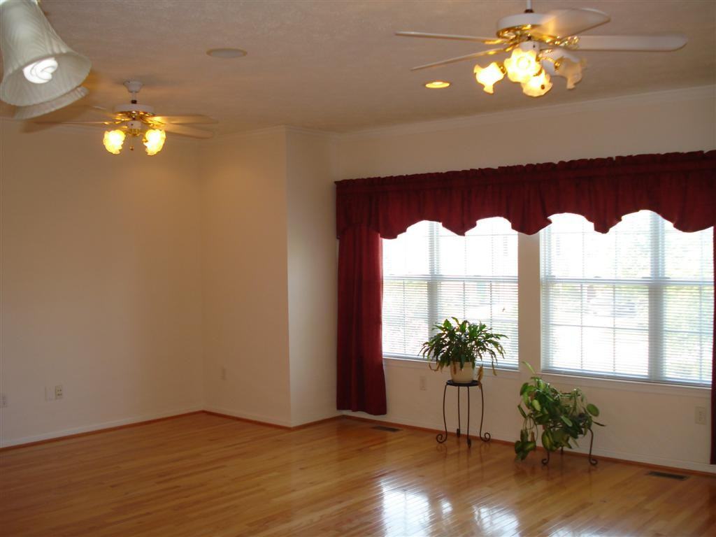 10700 Morning Glory Way - Photo 3 of 14