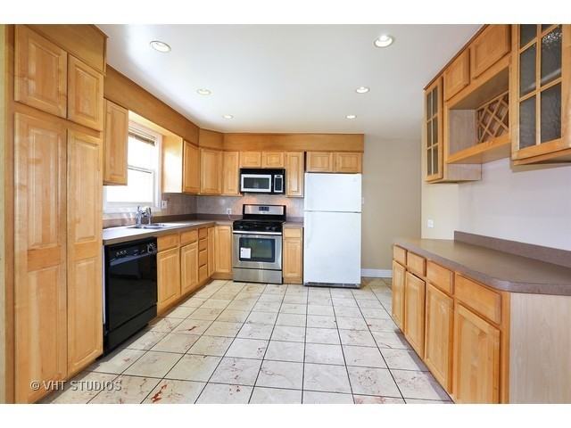 583 N Kenilworth Ave - Photo 3 of 15