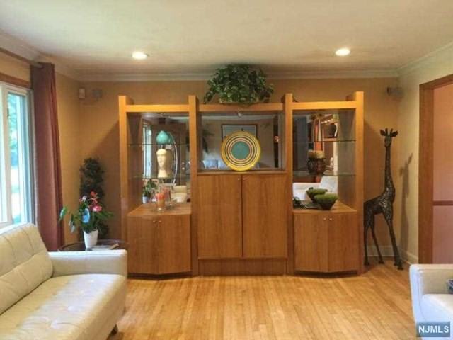 170 Valley Rd - Photo 3 of 23