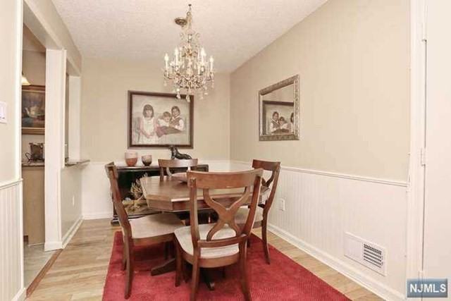 574 Holly Ct - Photo 3 of 21