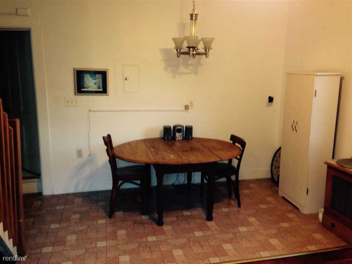 1535 Pleasant St - Photo 2 of 9