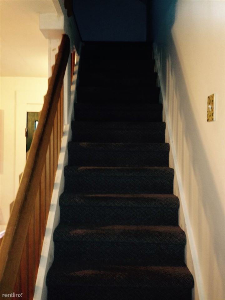 1535 Pleasant St - Photo 3 of 9