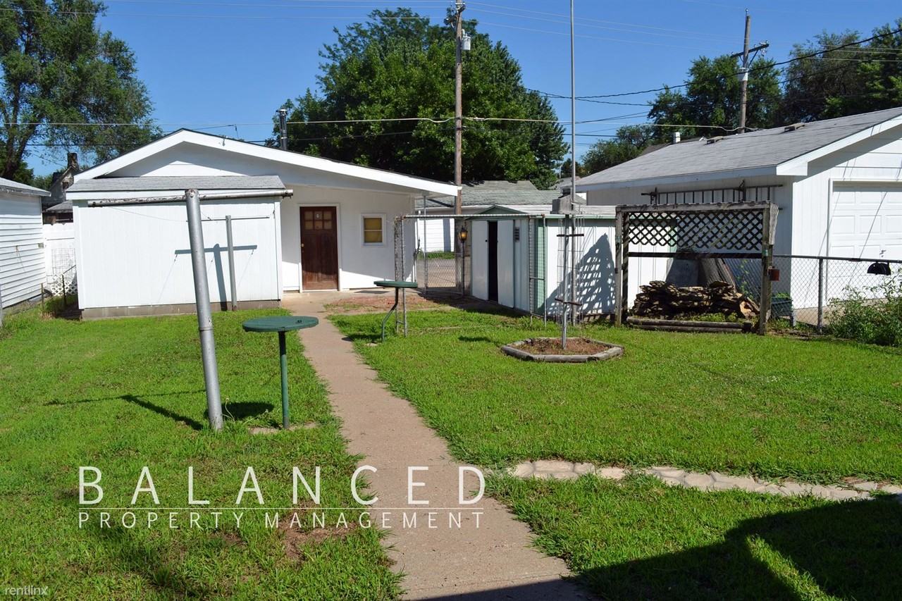 208 SW Taylor St - Photo 3 of 9