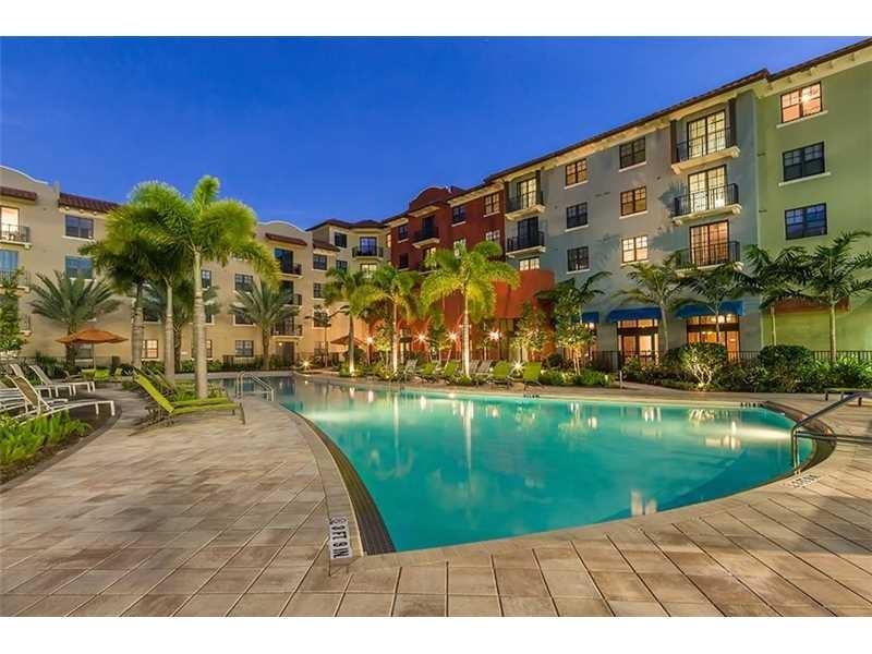 City Hall Promenade #B2102