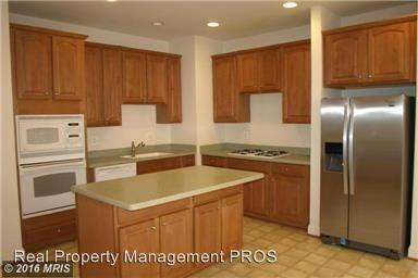 6884 Witton Cir - Photo 3 of 11