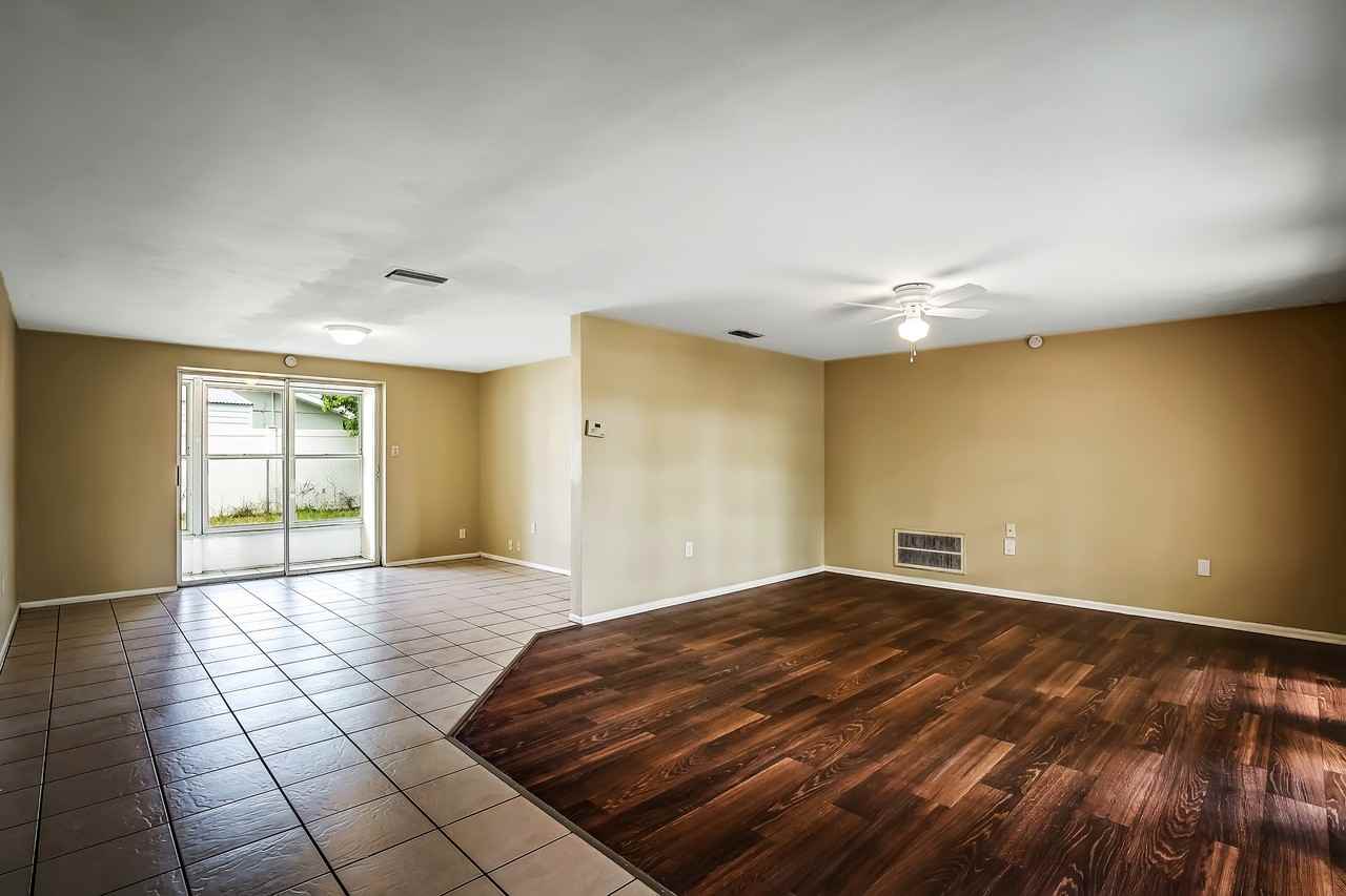 10901 Norwood Ave - Photo 3 of 6