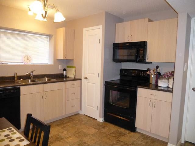 114 26 St - Photo 3 of 7