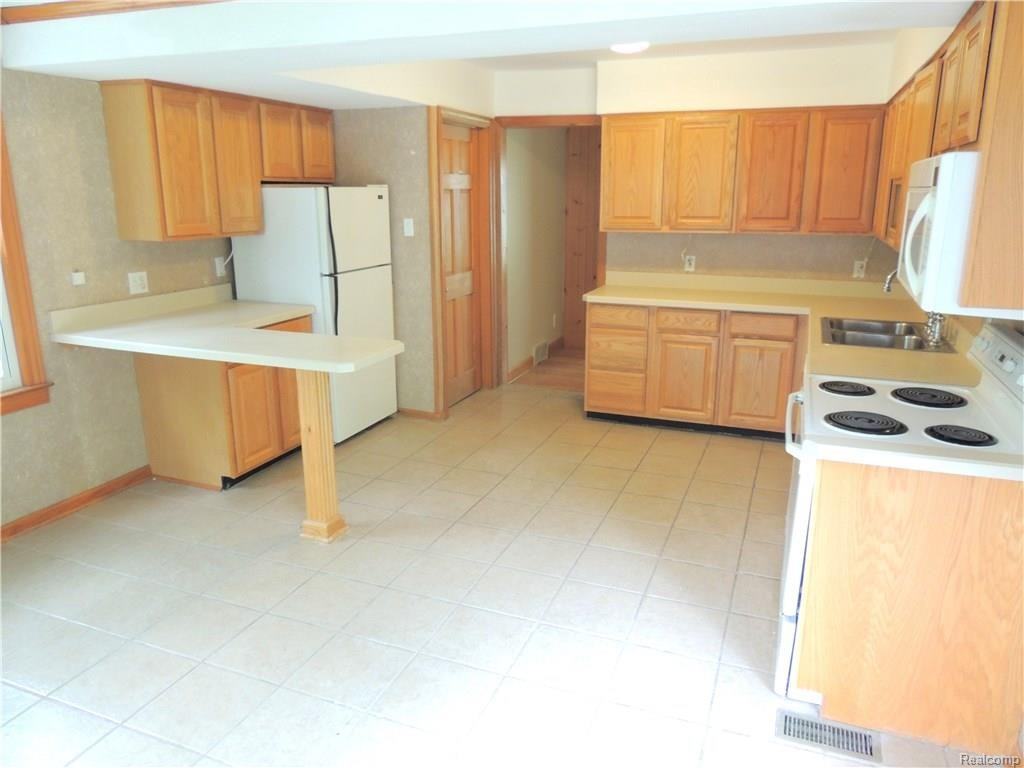 15600 Birwood Ave - Photo 2 of 11