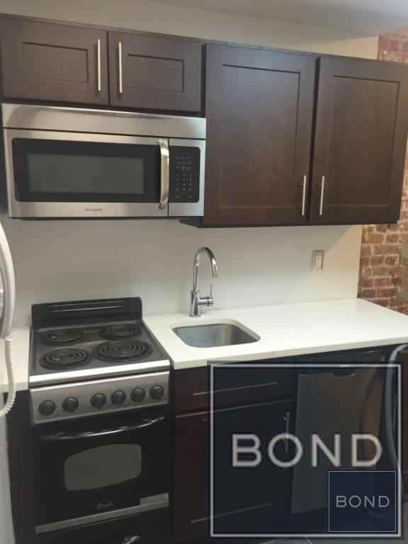 8th Ave & W 43rd St #3re