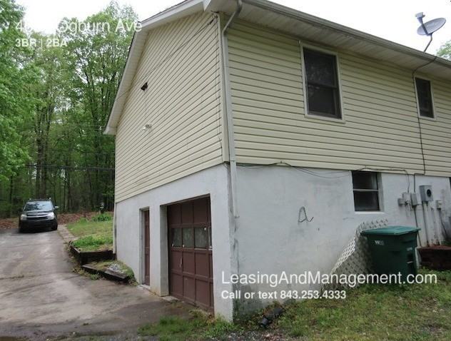 4659 Ogburn Ave - Photo 3 of 10