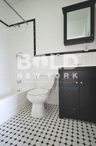 649 E 9th St #D9