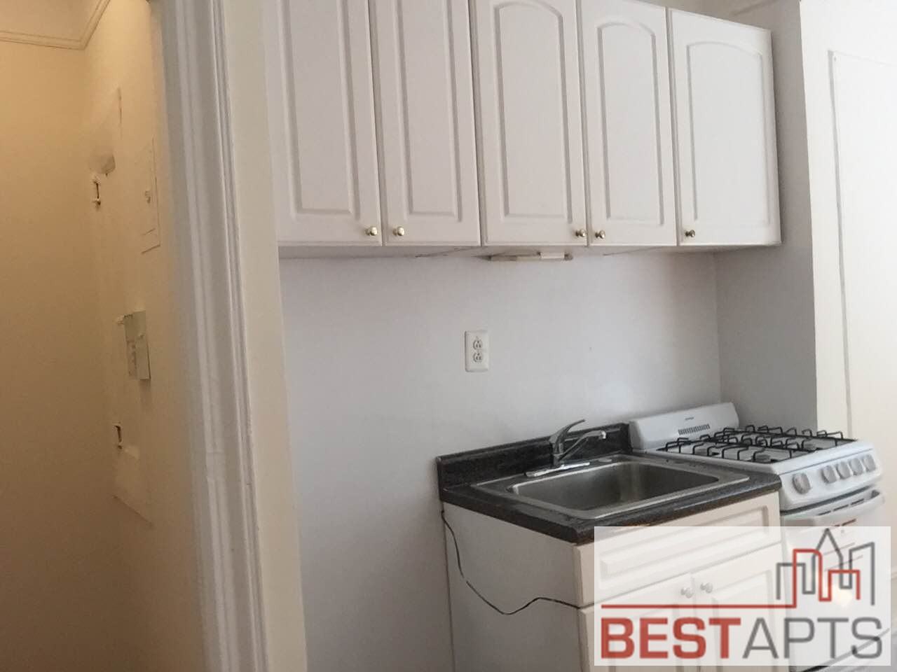 Nagle Ave & Thayer St #43