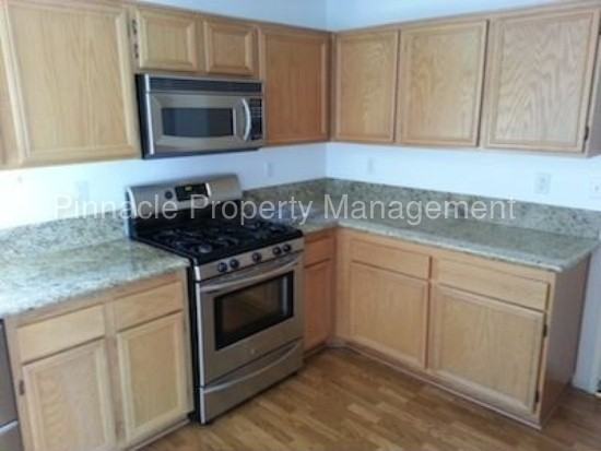 25531 Bayside Pl - Photo 2 of 9