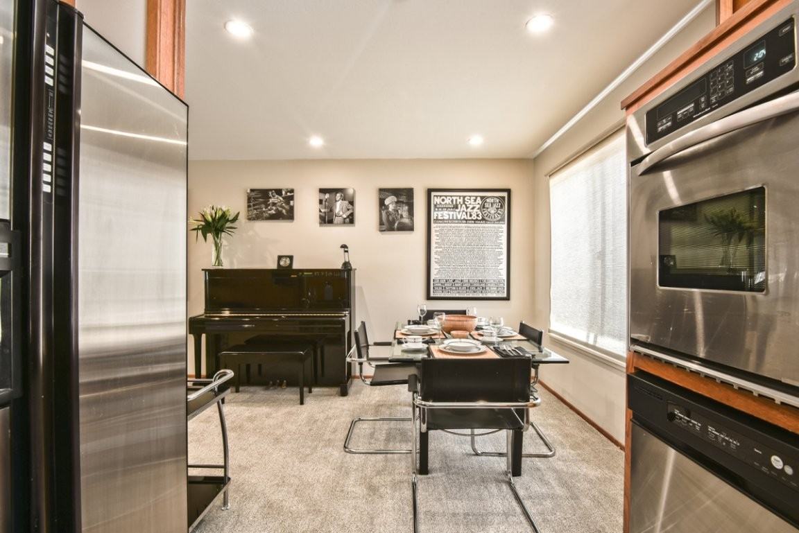 528 Everett Ave - Photo 3 of 10