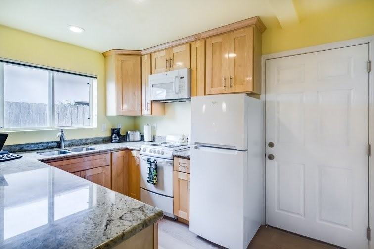 402 St John Ave - Photo 3 of 12